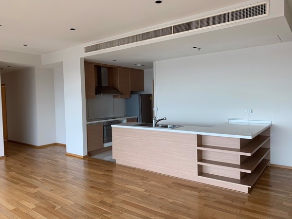 Picture of 3 bed Condo in The Emporio Place Khlongtan Sub District C020728