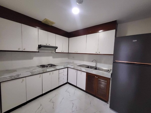 Picture of 4 bed Condo in Moon Tower Khlong Tan Nuea Sub District C020733