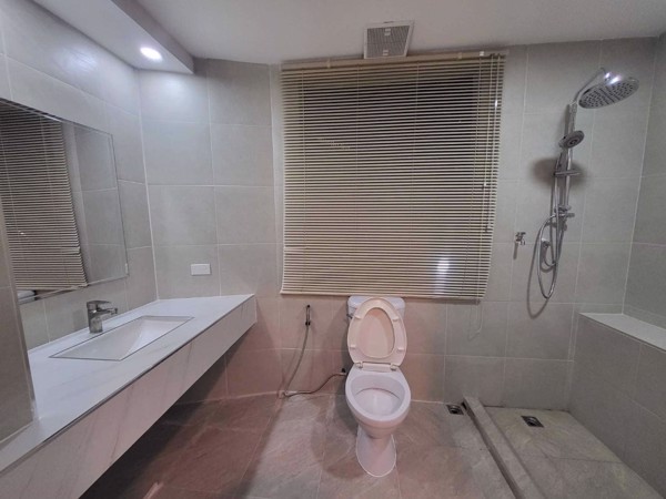 Picture of 4 bed Condo in Moon Tower Khlong Tan Nuea Sub District C020733