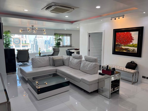 Picture of 3 bed Condo in Sathorn Gardens Thungmahamek Sub District C020546