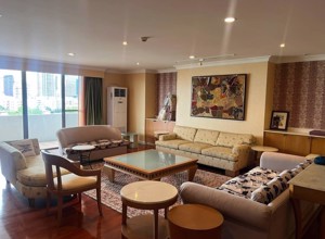 Picture of 3 bed Condo in Oriental Towers Khlong Tan Nuea Sub District C020761