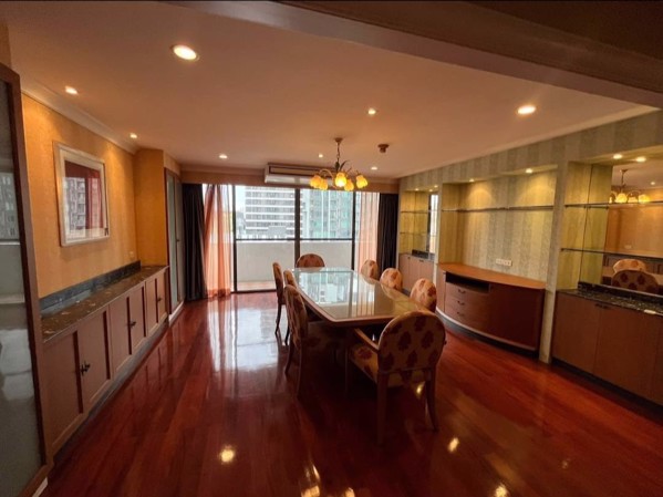 Picture of 3 bed Condo in Oriental Towers Khlong Tan Nuea Sub District C020761