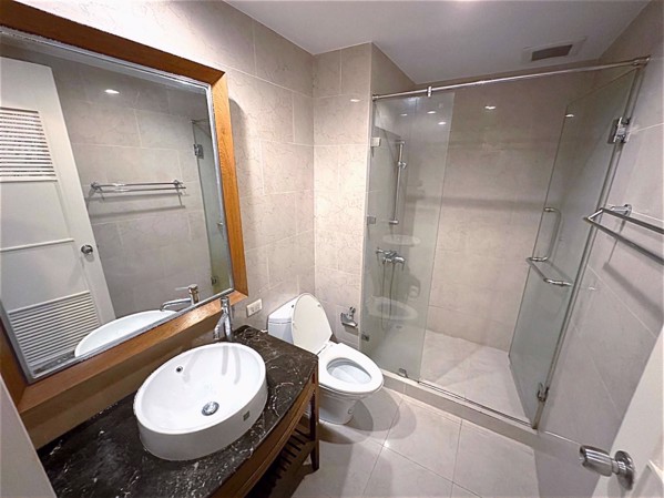 Picture of 2 bed Condo in The Bangkok Sukhumvit 61 Khlong Tan Nuea Sub District C020774