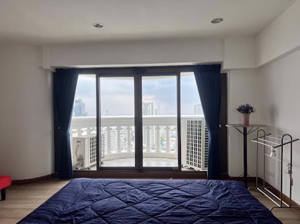 Picture of 1 bed Condo in State Tower Silom Sub District C020824