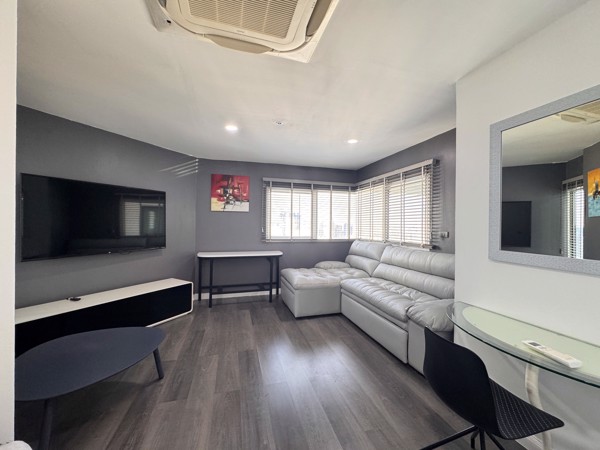 Picture of 3 bed Condo in Sathorn Gardens Thungmahamek Sub District C020546