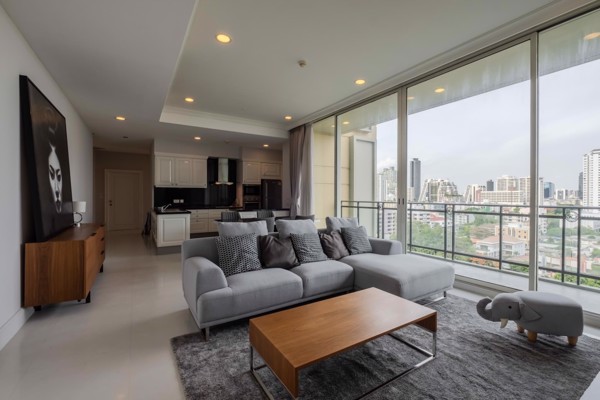 Picture of 2 bed Condo in Royce Private Residences Khlong Toei Nuea Sub District C021071