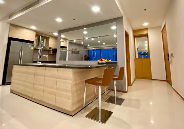 Picture of 3 bed Condo in The Emporio Place Khlongtan Sub District C021095